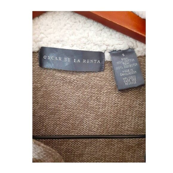 Oscar De La Renta Tan Sherpa Collar Sweater Size S - Picture 9 of 9